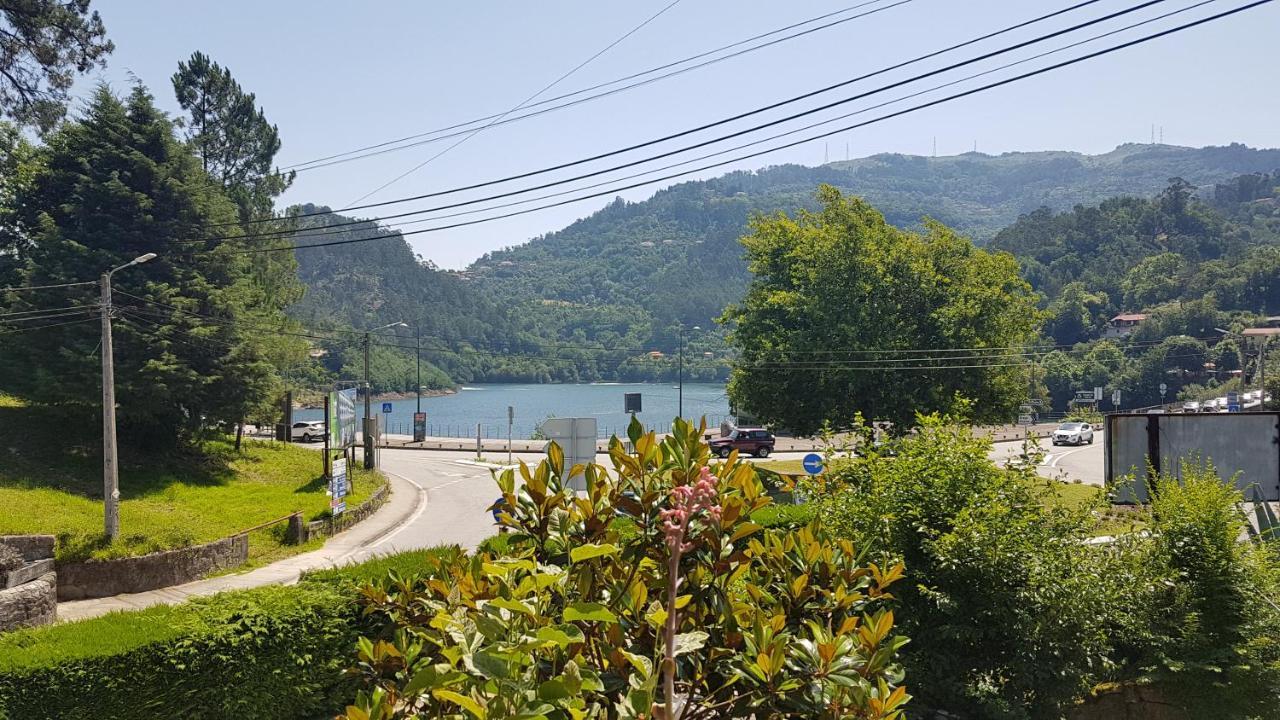 Sobreiro Apartamentos Rio Caldo 外观 照片